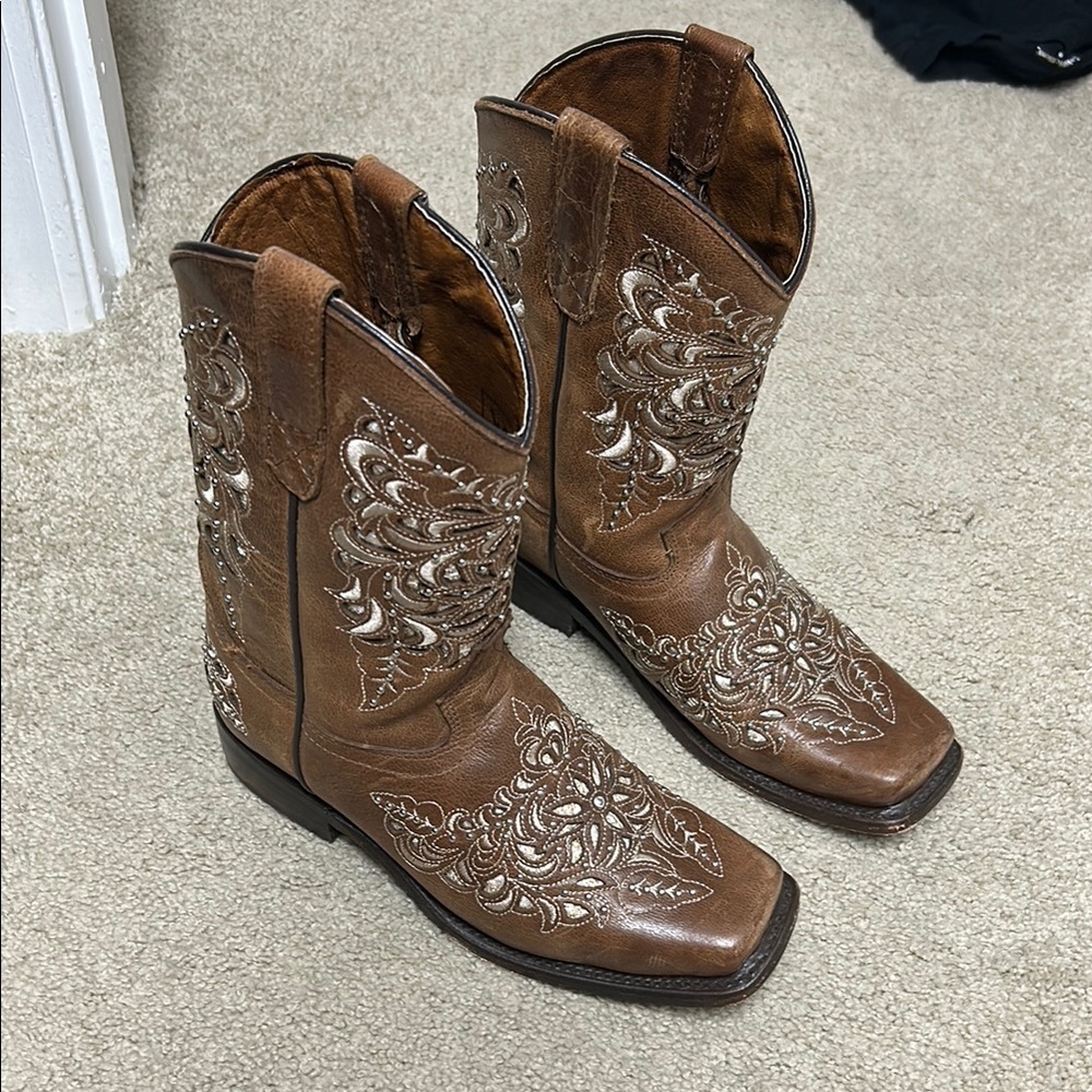 Wildflowers Brown Western Embroidered Boots